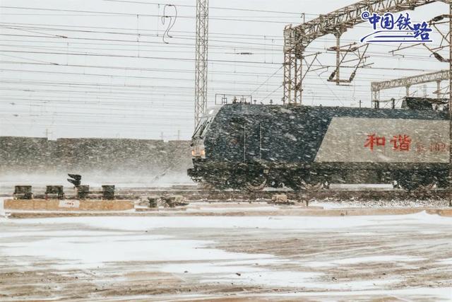 特辑｜冬日滤镜下的火车，惊艳绝伦！