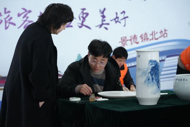 火车里的非遗中国年｜景德镇陶瓷：匠心独运，“景”彩纷呈