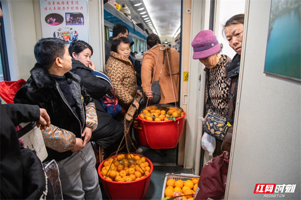 7元的慢火车，满载着湘西新年的幸福和团圆