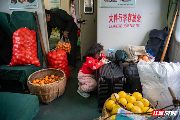 7元的慢火车，满载着湘西新年的幸福和团圆