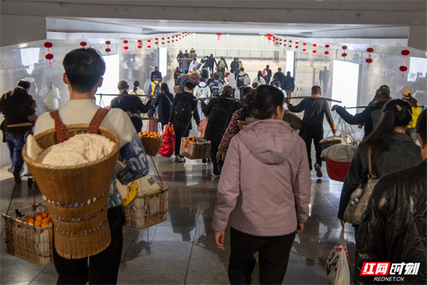 7元的慢火车，满载着湘西新年的幸福和团圆