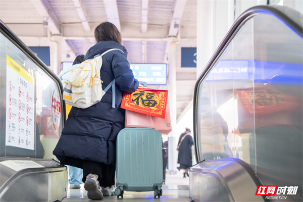 7元的慢火车，满载着湘西新年的幸福和团圆