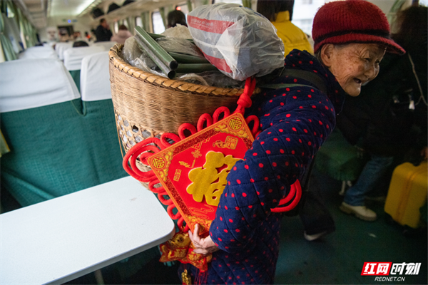 7元的慢火车，满载着湘西新年的幸福和团圆