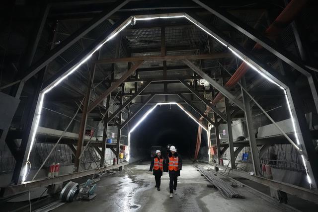 新华全媒+｜坚守中欧班列“东通道”滨绥铁路“国门隧道”