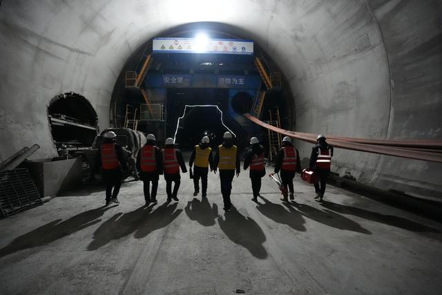 新华全媒+｜坚守中欧班列“东通道”滨绥铁路“国门隧道”