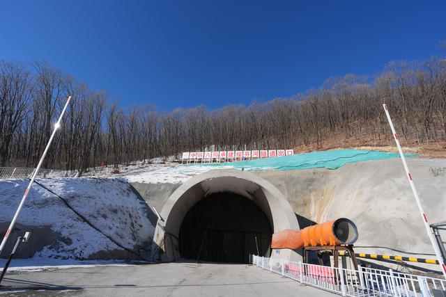 新华全媒+｜坚守中欧班列“东通道”滨绥铁路“国门隧道”