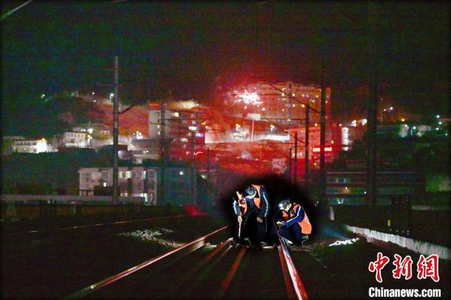 （新春走基层）黄河铁路大桥的守桥人 身怀绝技确保列车安全畅通