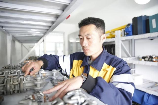 重载铁路接触网的守护者