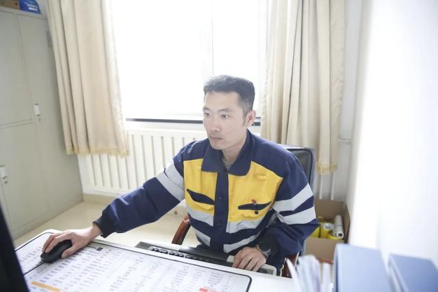 重载铁路接触网的守护者