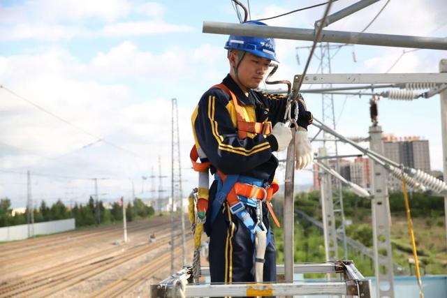 重载铁路接触网的守护者