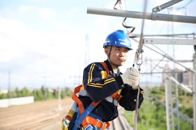 重载铁路接触网的守护者