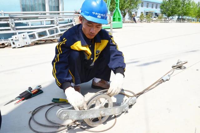 重载铁路接触网的守护者