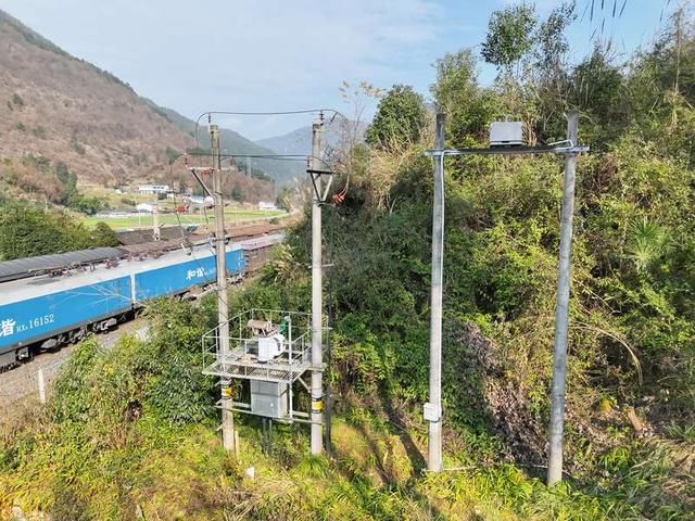 90后飞行小分队：护航春运铁路供电安全