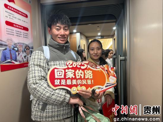 （新春走基层）2025春运故事：归乡列车上的百态人生