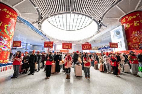 贵州毕节市400名务工人员免费搭乘专列顺利返乡