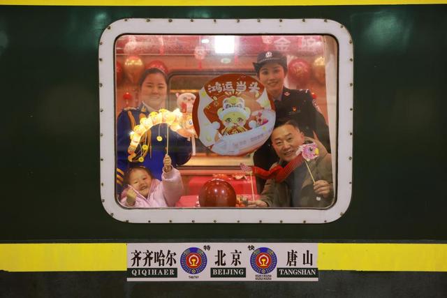列车“春晚”温暖旅客回家路