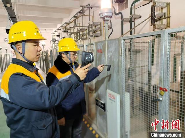 （新春走基层）衡柳线上的“变电卫士”：日夜兼程守护铁路供电“心脏”