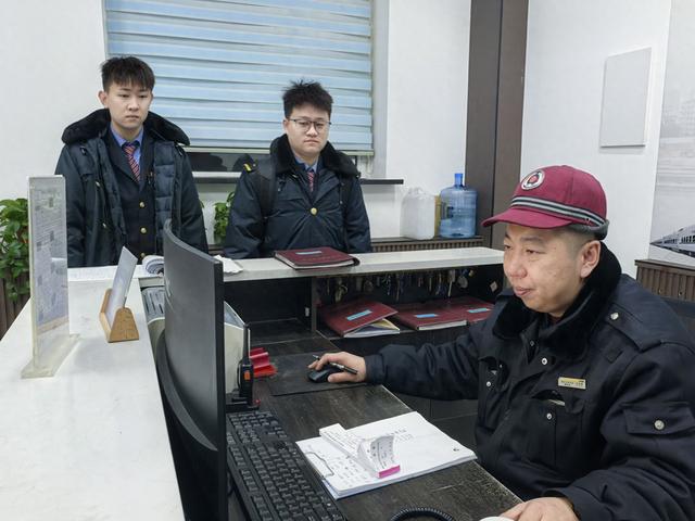 一趟列车，承载多少团圆梦？90后司机揭秘