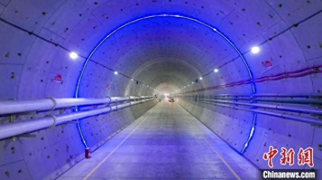 （新春走基层）世界最长海底高铁隧道春节建设不“打烊”