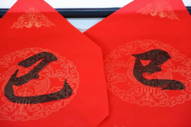 坐火车竟然偶遇“白娘子”？旅客：真应景！