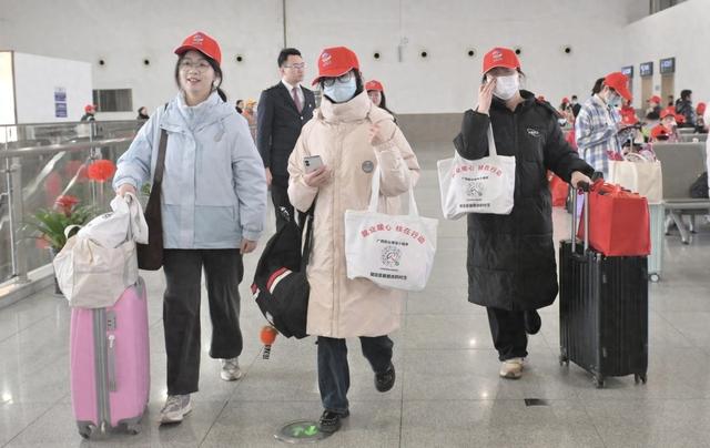 目的地：广州！首趟“南粤春暖”返岗专列发车
