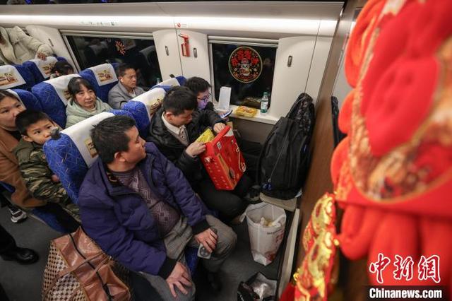（新春见闻）贵州2025年首趟返岗务工专列发出