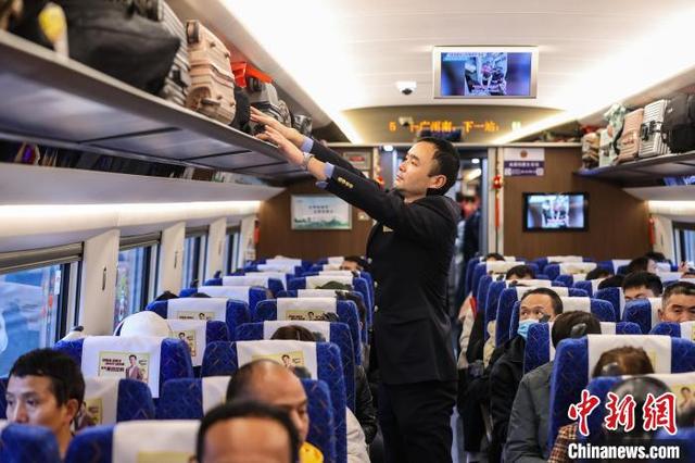 （新春见闻）贵州2025年首趟返岗务工专列发出