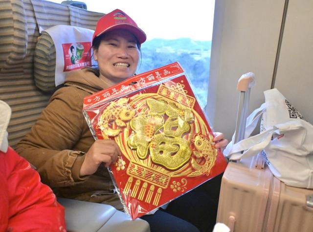 首趟“南粤春暖”返岗专列抵达广州南站