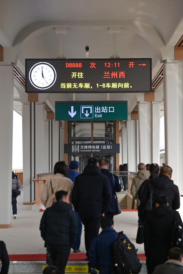D8888次列车出发！网友：真霸气