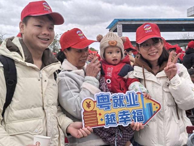 600名广西籍务工人员回来了！首趟务工人员入粤返岗专列抵达广州