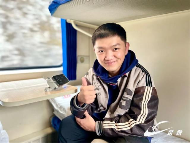 这两趟普速列车，便民服务项目好多啊！