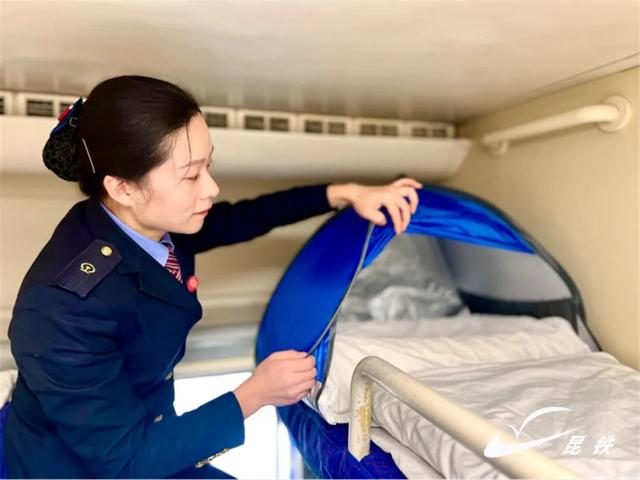 这两趟普速列车，便民服务项目好多啊！