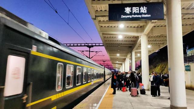 多地开行专列送旅客返岗复工