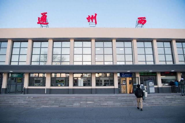 烟火气满满，坐着火车赶大集——