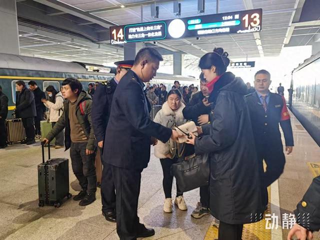 温暖旅途：铁路人的春运守护日志——记春运列车上那些不期而遇的温情