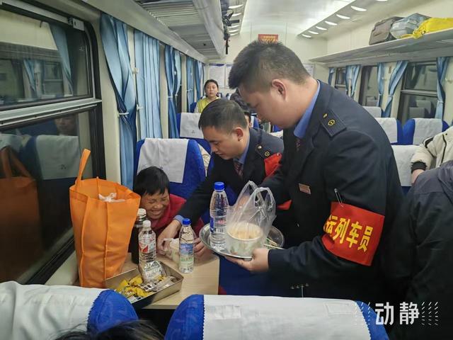 温暖旅途：铁路人的春运守护日志——记春运列车上那些不期而遇的温情