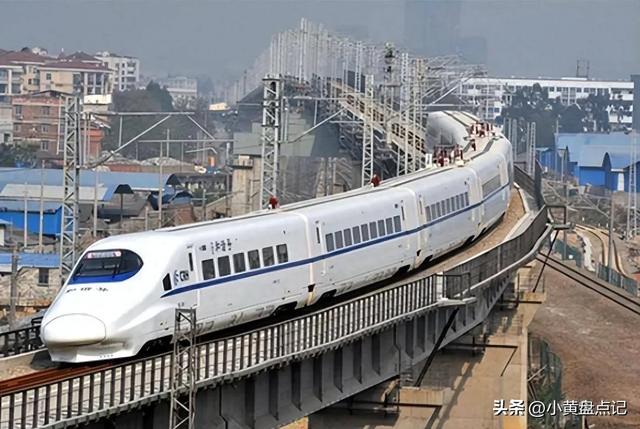 承重千吨列车的高铁桥梁，为什么要设计成空心的？原来大有玄机