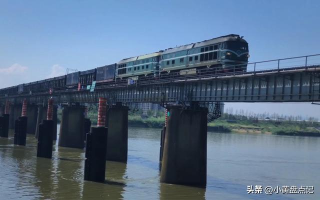 承重千吨列车的高铁桥梁，为什么要设计成空心的？原来大有玄机
