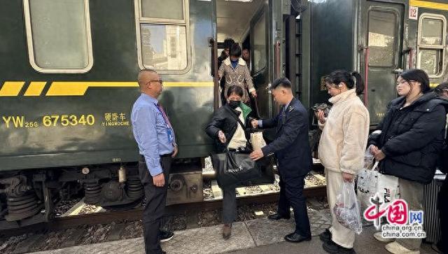 时评：“务工专列”，绘就民生幸福画卷