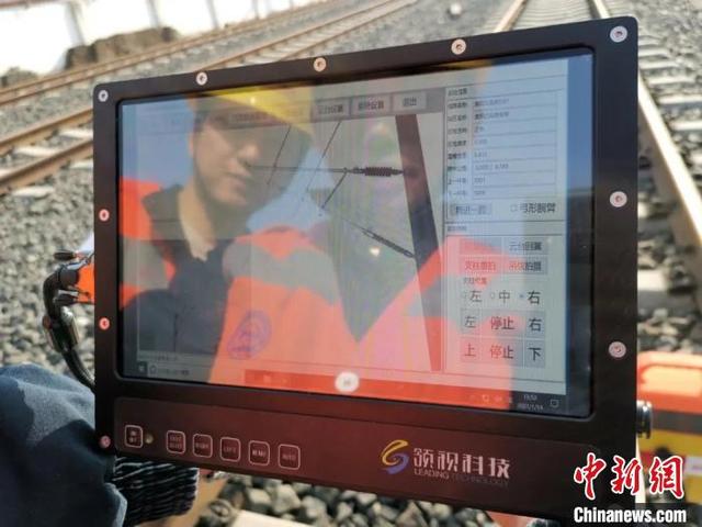 贵州：高铁接触网检修工使用“黑科技”在铁道线上“打靶”