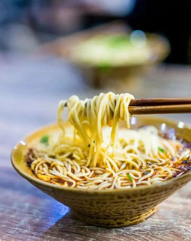 坐高铁去山城，品尝“热辣滚烫”的人间美味！