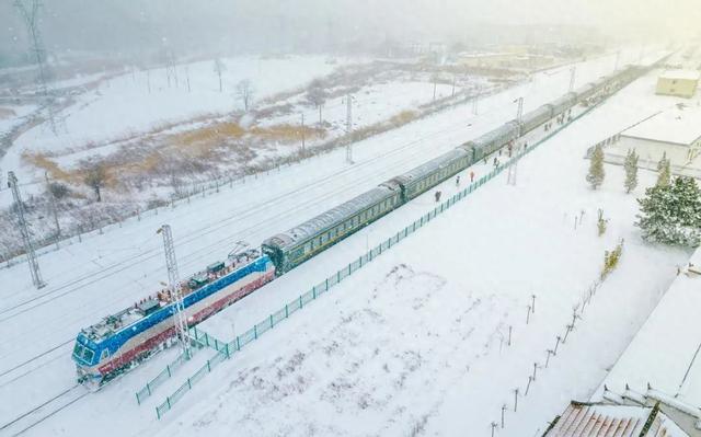 秦岭滑雪？坐高铁来了就知道有啥不一样