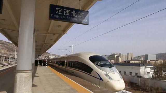 服务周到、专人引导……网友：这趟专列美得很！