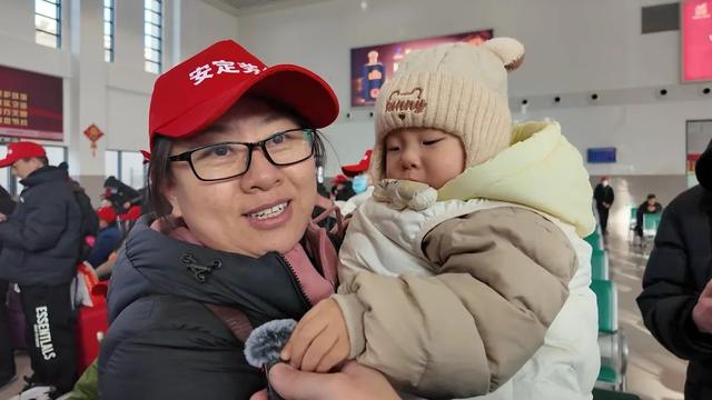 服务周到、专人引导……网友：这趟专列美得很！