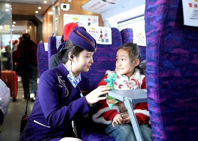 服务周到、专人引导……网友：这趟专列美得很！