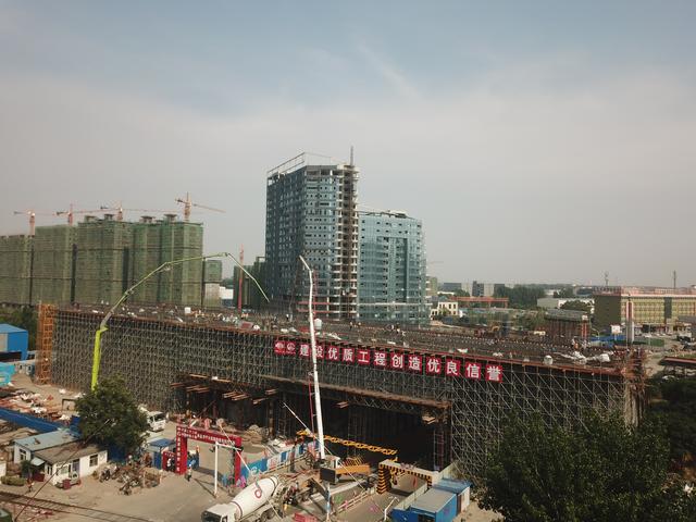 火炬路跨线桥涉铁段转体梁浇筑，预计7月23日转体