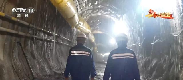 新春走基层｜一米一米掘进，他们在世界最难铁路隧道里闯关