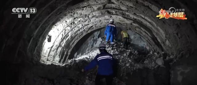 新春走基层｜一米一米掘进，他们在世界最难铁路隧道里闯关