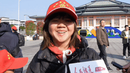 包了8个车厢！594名旅客坐上复兴号