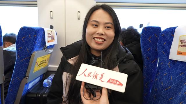 包了8个车厢！594名旅客坐上复兴号